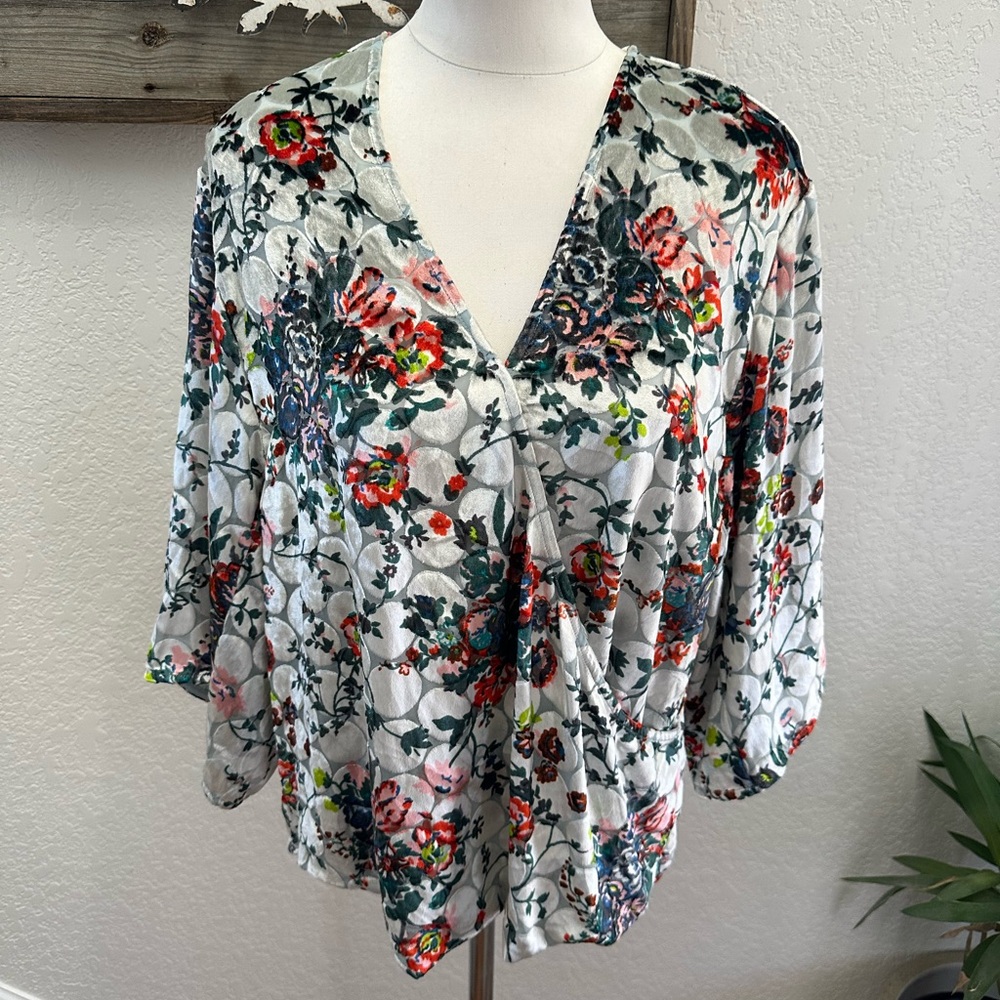 Anthropologie Maeve Umi floral crushed velvet wrap top size M NWT